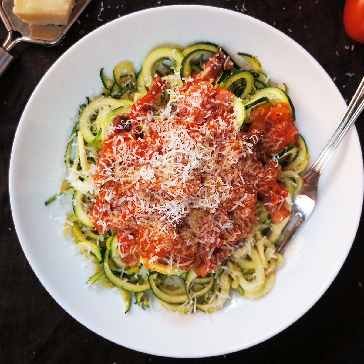Bučkini rezanci z omako amatriciana | Sit Fit