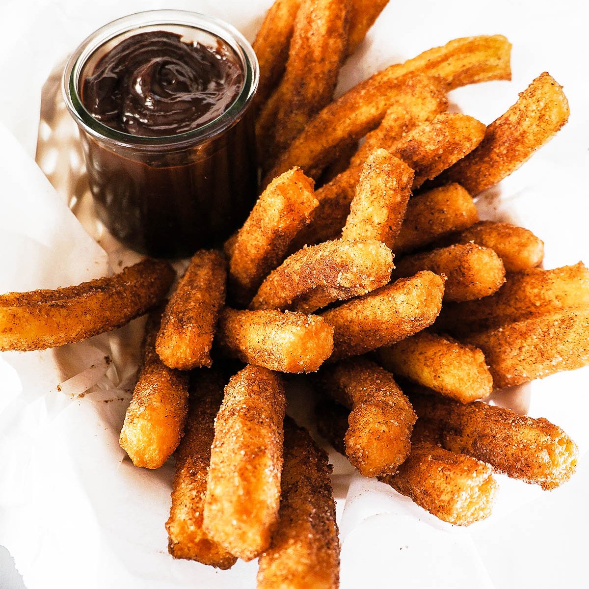Churrosi: enostavni španski ocvrtki s čokoladno pomako