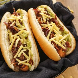 Hot dog z gvakamole omako