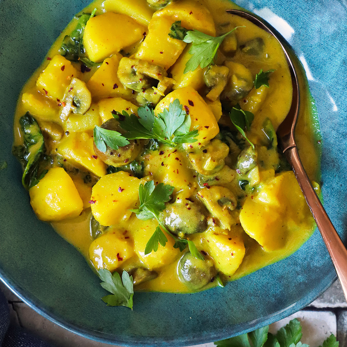 Krompirjev curry z gobami