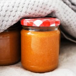 Domača manj sladka marelična marmelada