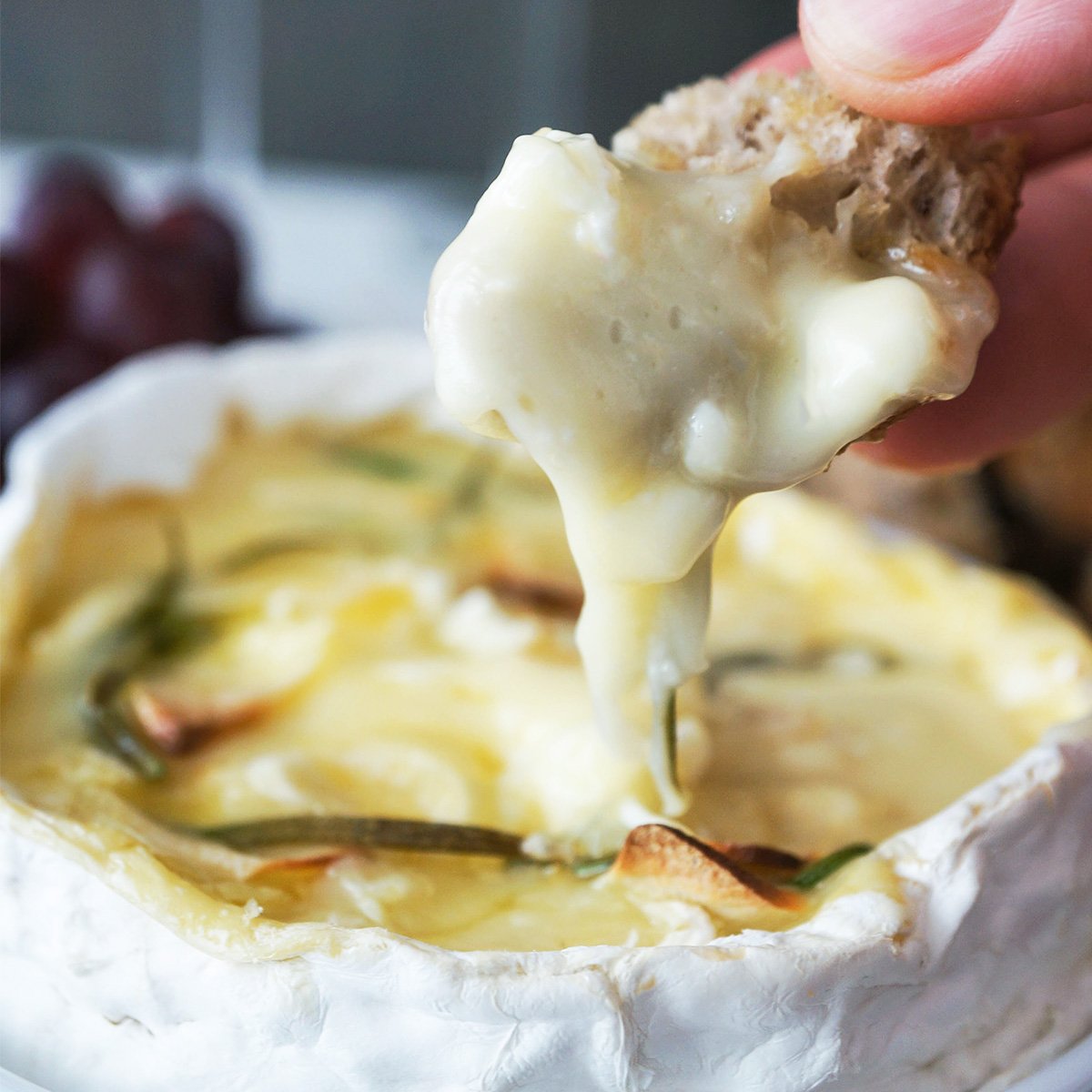Pečen camembert s krutoni