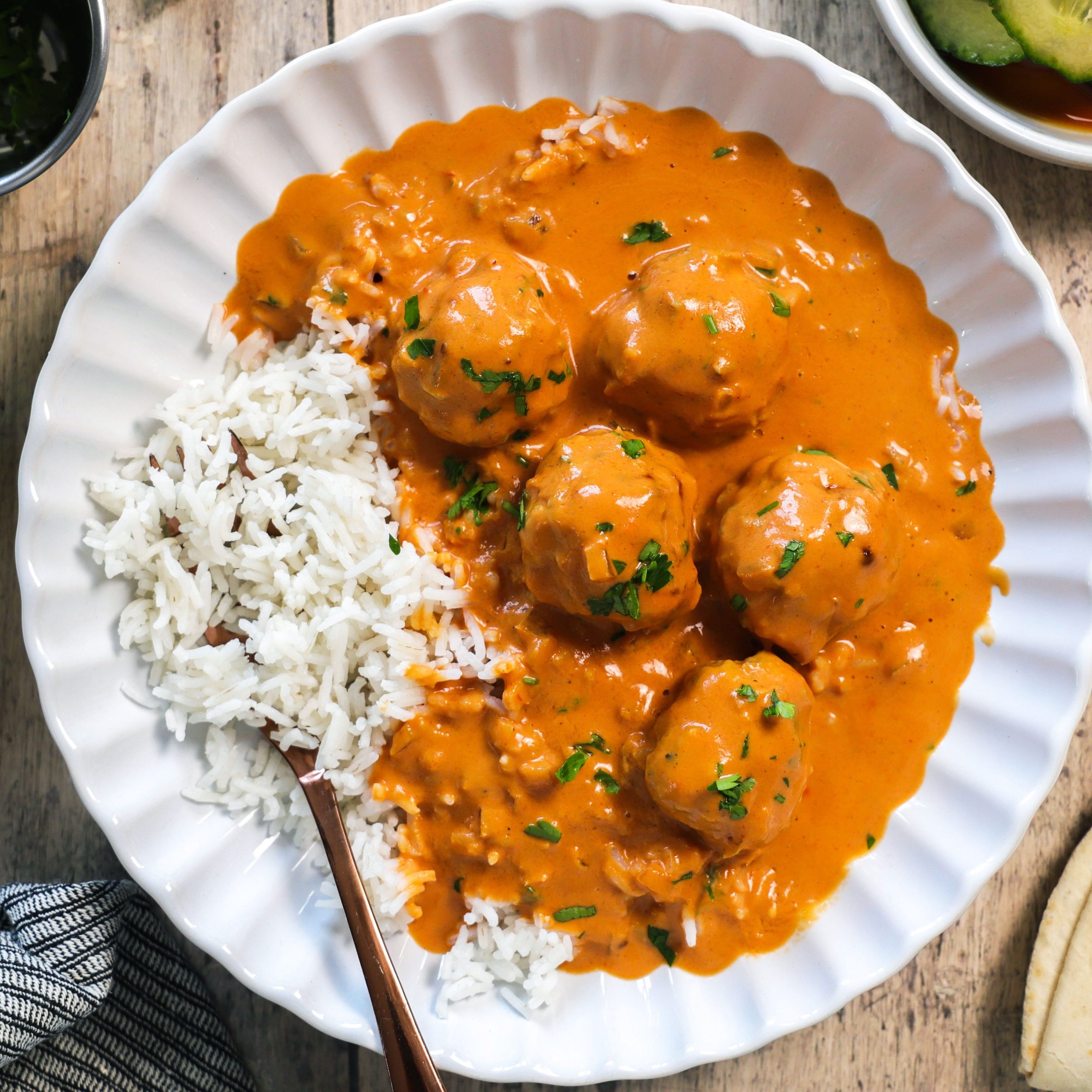 Piščančje kroglice v paradižnikovi omaki