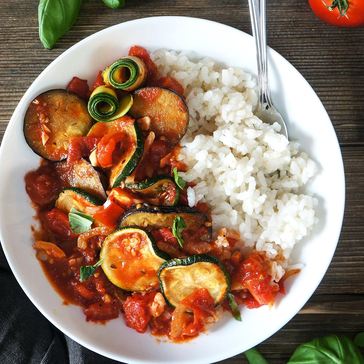 Ratatouille: Pečena zelenjava v paradižnikovi omaki