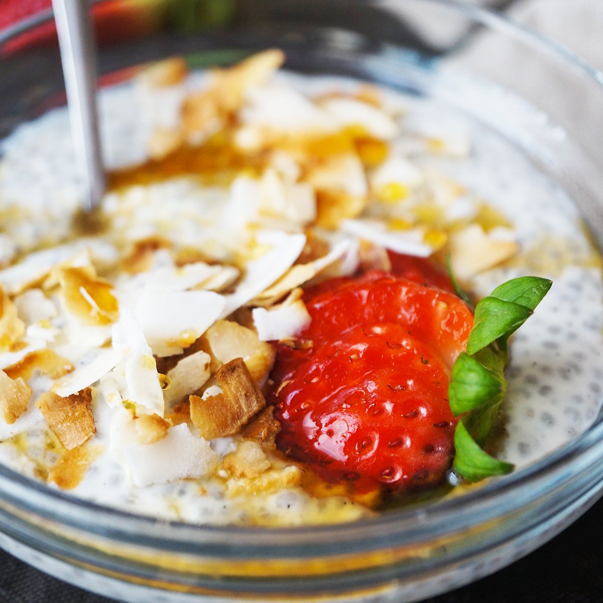Vanilijev chia puding s kokosom
