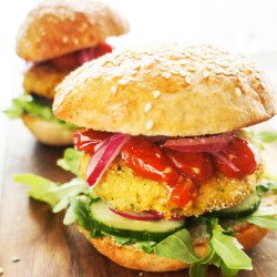 Burger s koruzno-čičerikinim polpetom